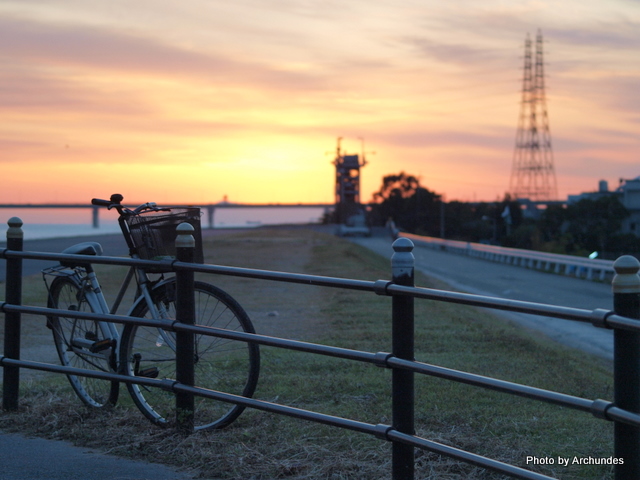 淀川河口の夕暮れ　自転車
